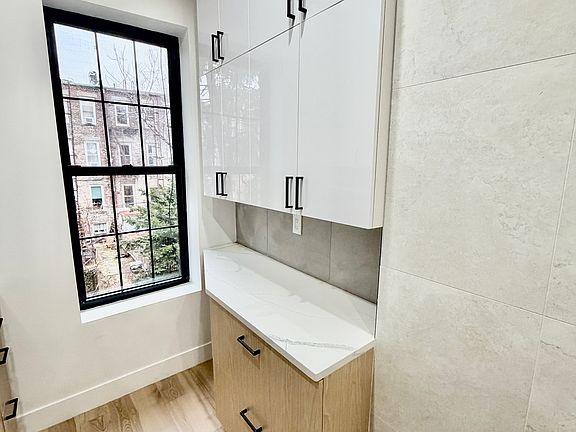 5th image of 58 Sutton St APT 2
