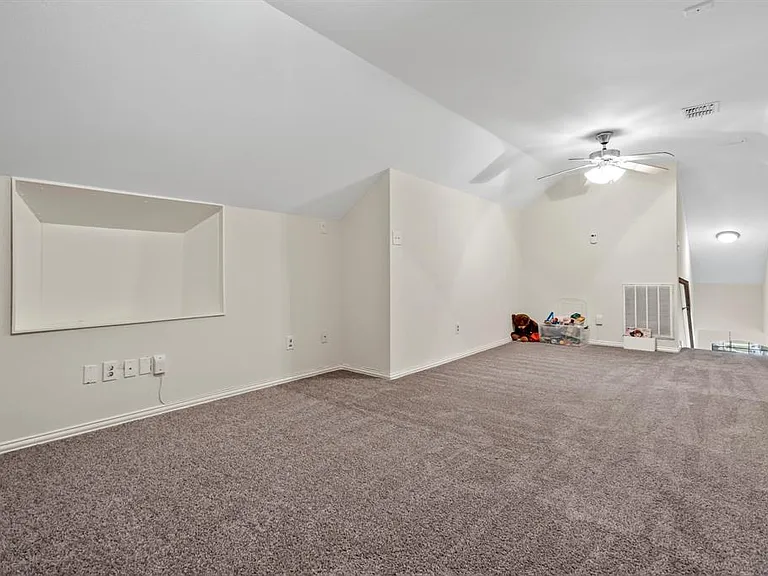 2356 Aurora Dr — Photo 17