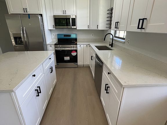 4th image of 2546 Granada Ave #A