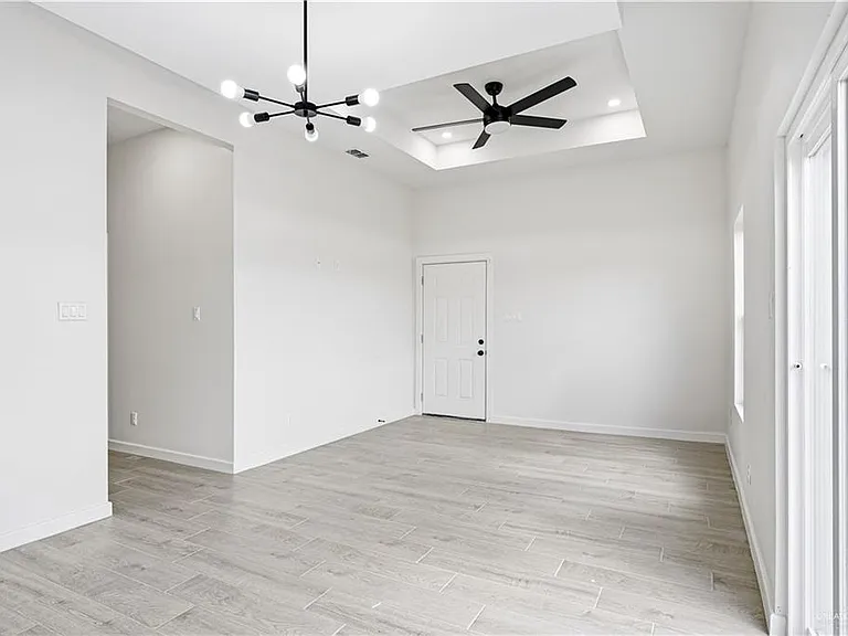 5709 Notre Dame Ave #B — Photo 9