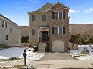 6906 Epiphany Pl, Philadelphia, PA 19128