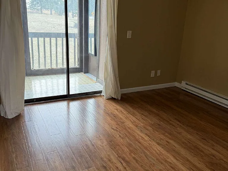 305 Meadow Dr — Photo 6