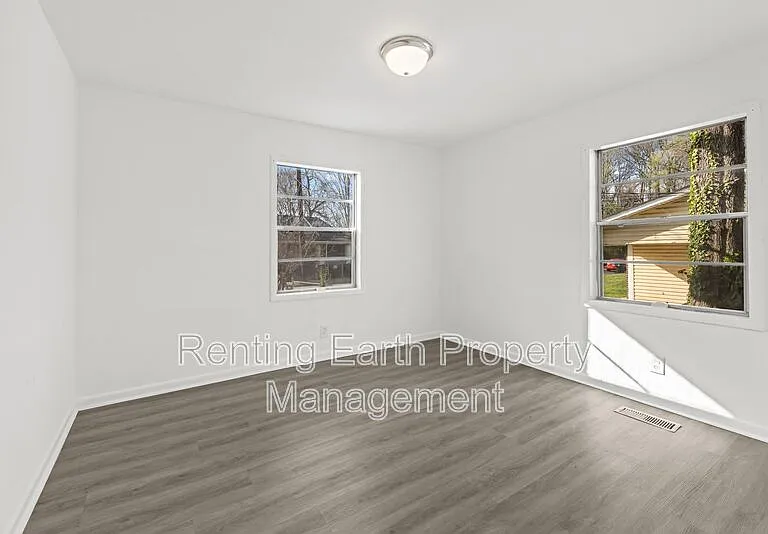 417 Athens Ave — Photo 4
