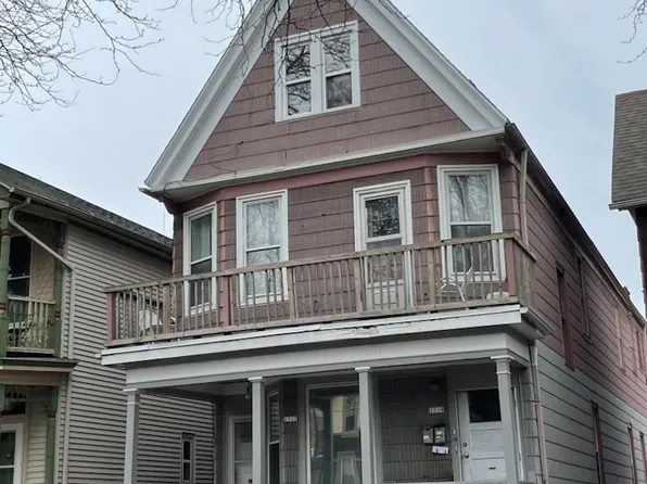 1717 N Astor St, Milwaukee, WI 53202