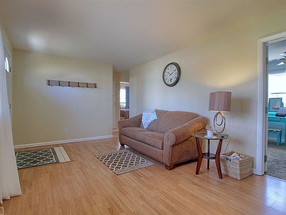 5th image of 712 Colorado St