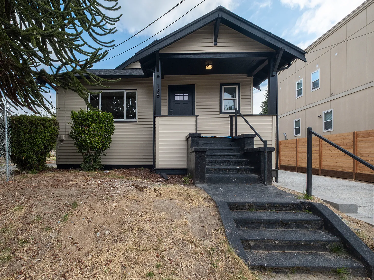 126 26th Ave — Photo 4