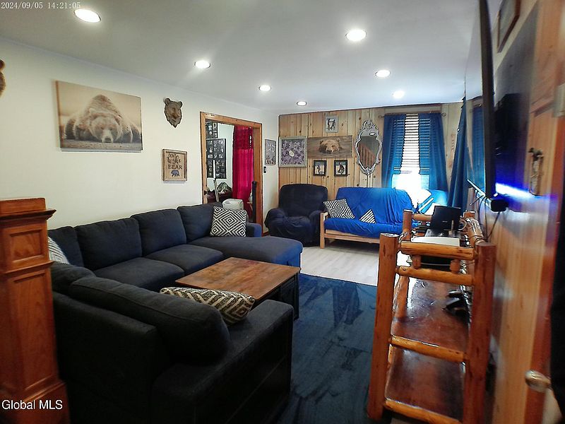 3rd image of 805 5th Street