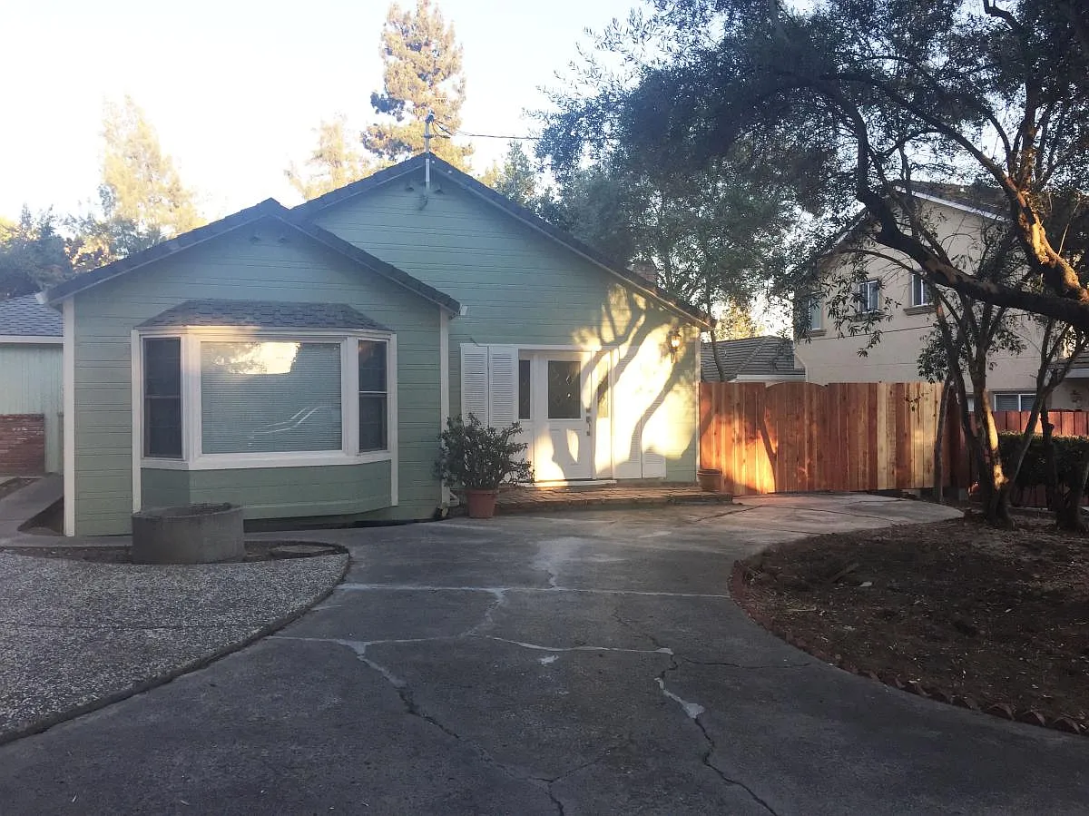 3924 Altadena Ln photo 1
