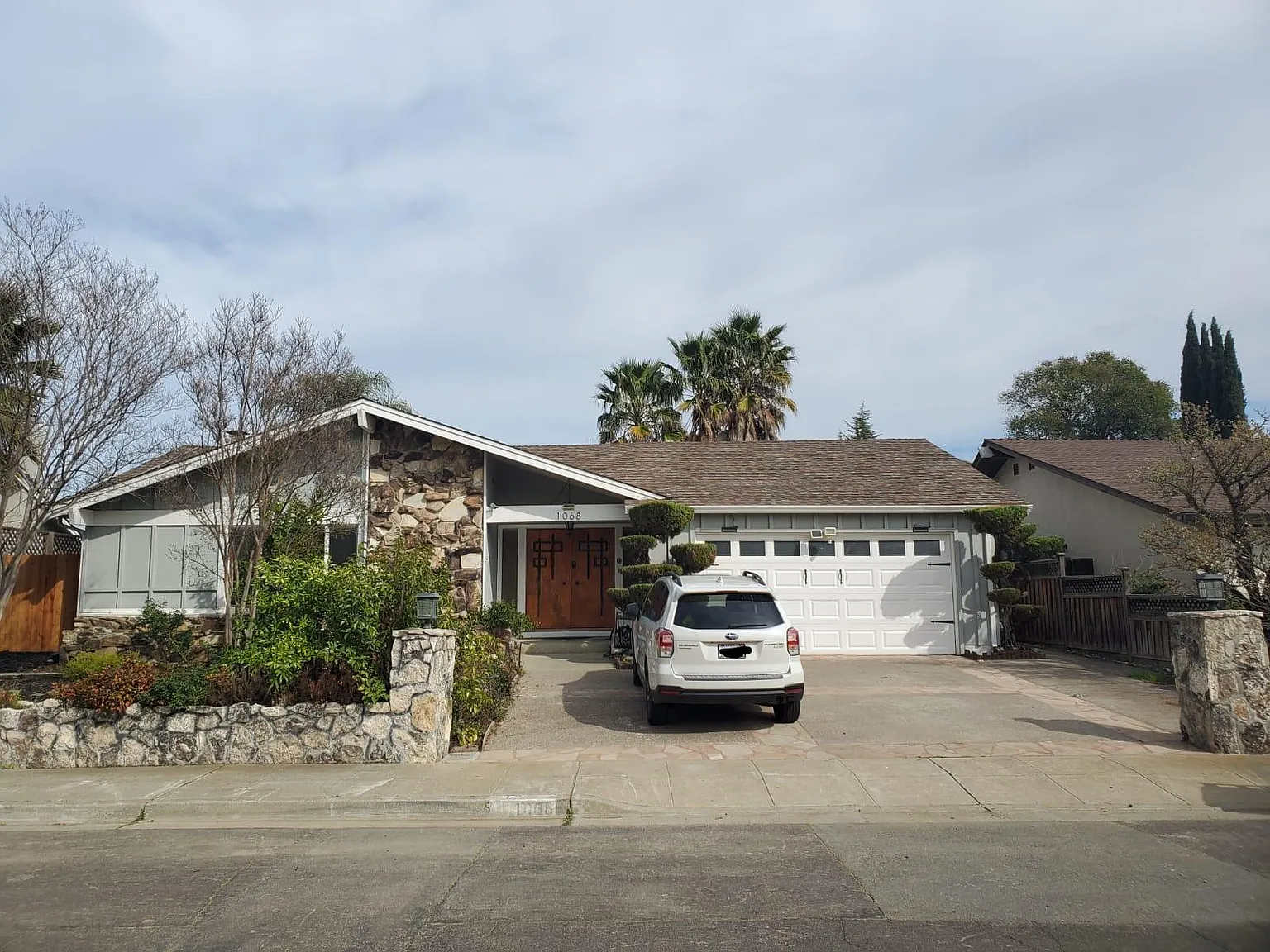 1068 Geneva St photo 1