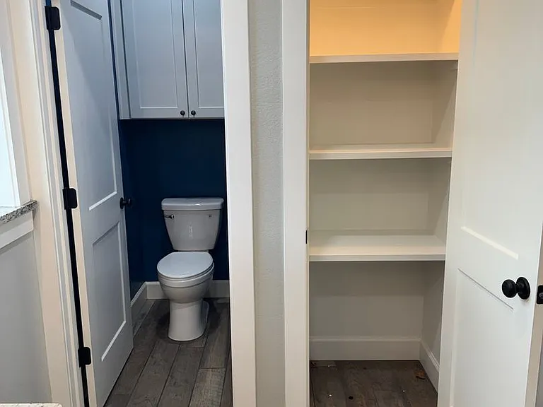 323 Eastdale Ln — Photo 8