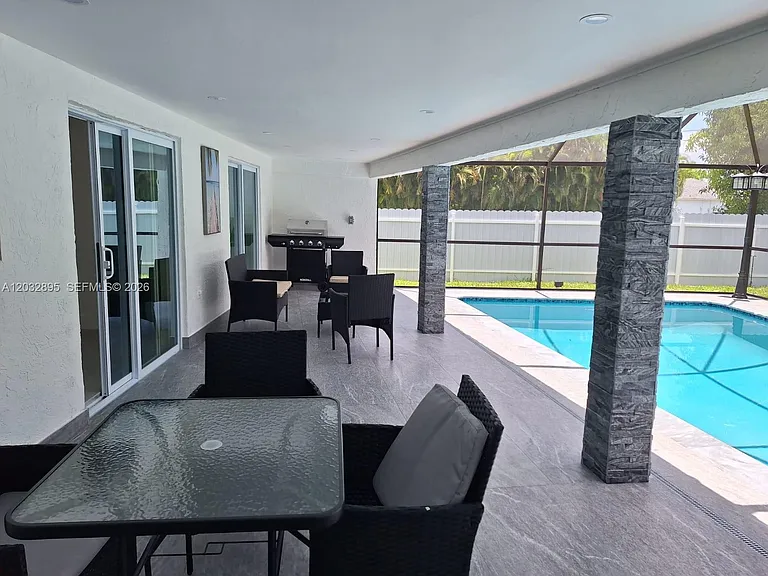 4440 SW 14th Pl — Photo 10