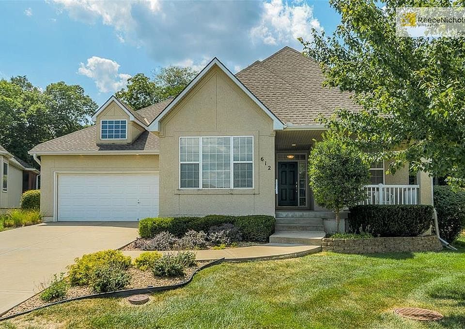 1st image of 612 SW Wintergarden Cir