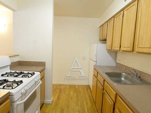 3rd image of 138 E 112th St APT 3C
