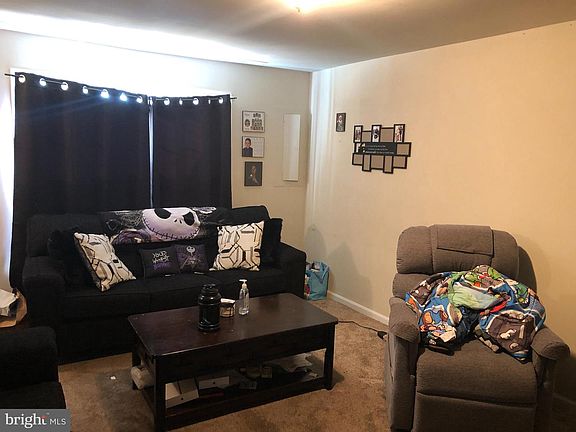 4th image of 2818 Hawthorn Ct