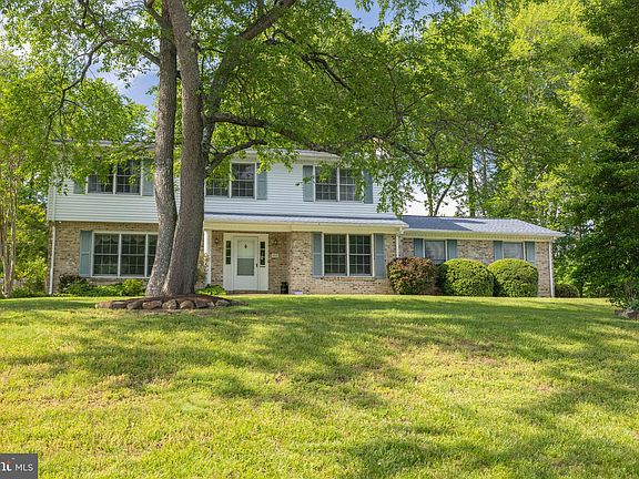 3rd image of 806 Jeffrey Pine Dr