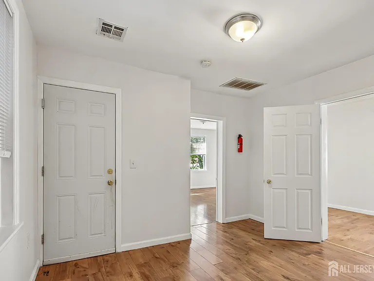 660 Charles St #2 — Photo 8