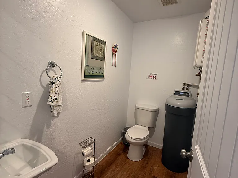 2711 Old School House Rd — Photo 6