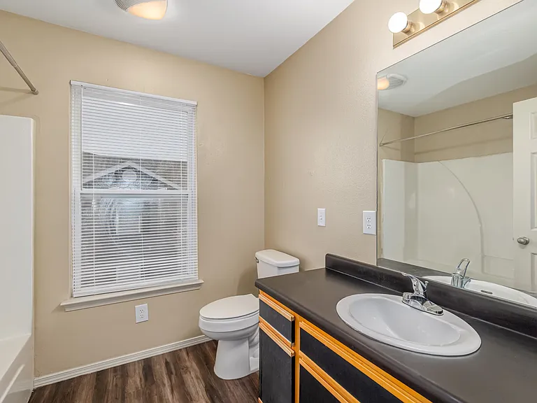 Mountain View Apartments — Photo 10
