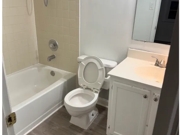 (undisclosed Address), Centreville, VA 20120