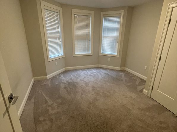 19 Riverside Sq, 19 Riverside Sq, Hyde Park, MA 02136