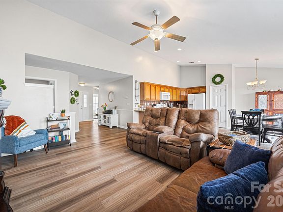 5th image of 145 Pheasant Ridge Cir