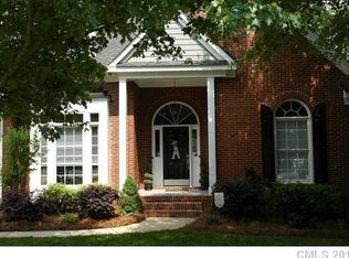 6900 Ravencrest Dr, Charlotte, NC 28269
