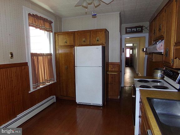 5th image of 521 W Norwegian St