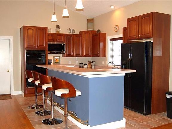 3rd image of 16079 Colonial Dr
