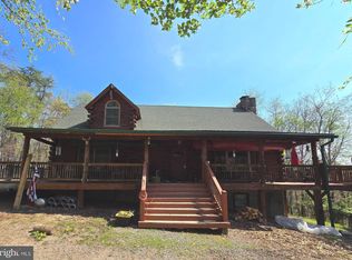 864 Choke Cherry Ln, Great Cacapon, WV 25422