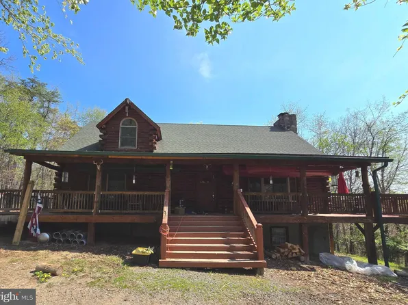 864 Choke Cherry Ln, Great Cacapon, WV 25422