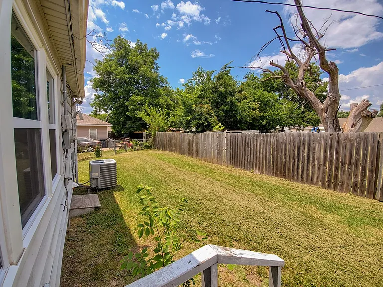 118 W Franklin St — Photo 20