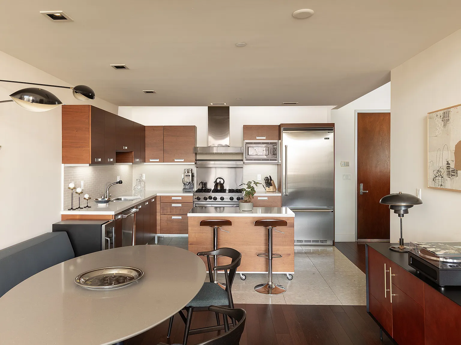 2 bed, 3.5 bath, 1720 sqft, $4,750 — Photo 4