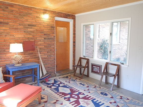5th image of 1420 Oakwood Ave
