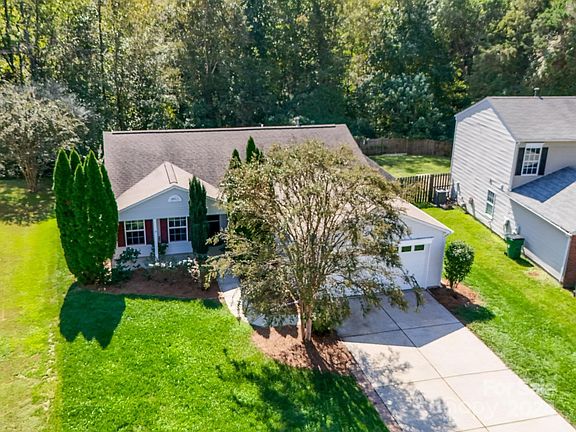 3rd image of 15732 Circlegreen Dr