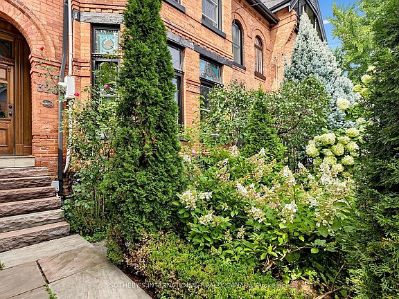 3rd image of 328 Wellesley St E
