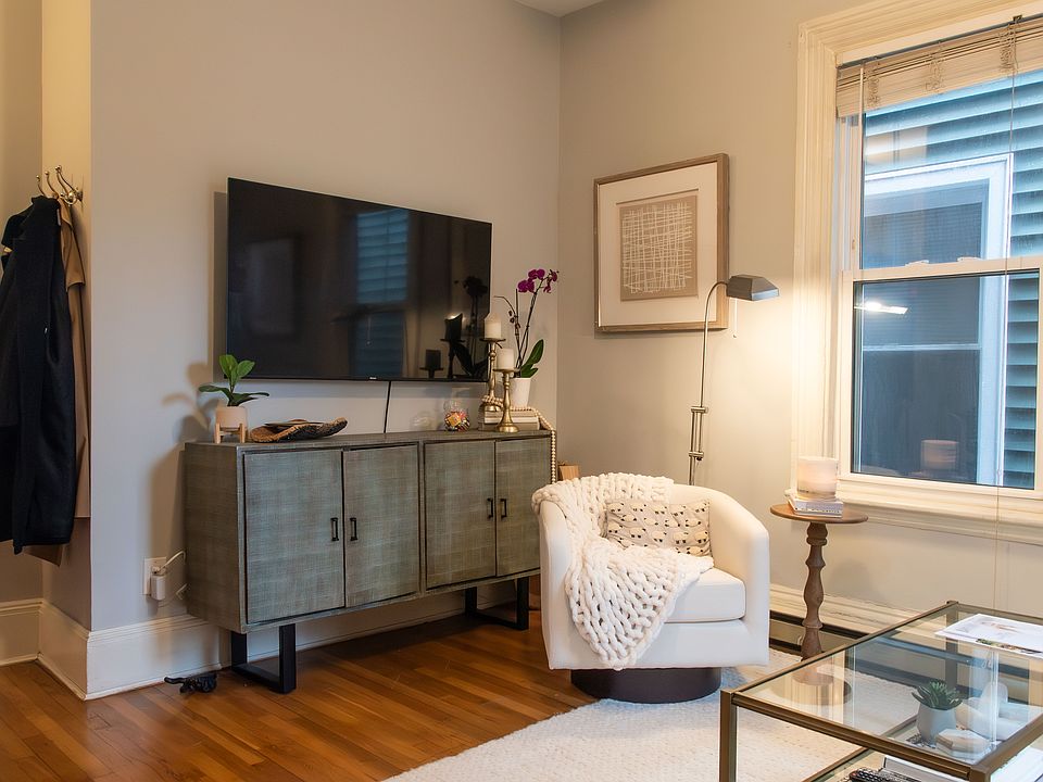 1st image of 30 Vinton St #1