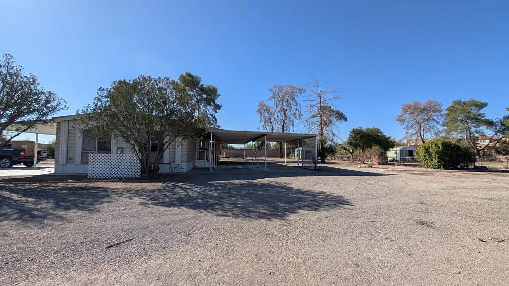 5021 N Kevy Pl — Photo 2