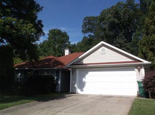 2913 Firethorn Dr, High Point, NC 27265