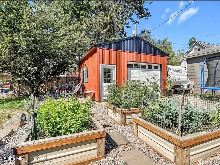 1705 E Satre Ave — Photo 14