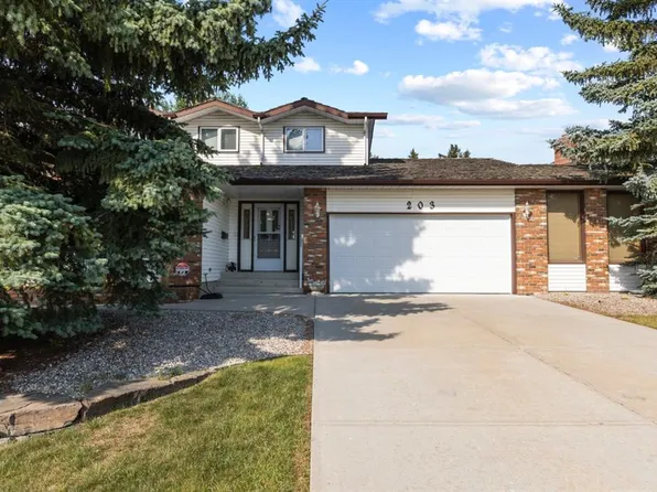 203 E Silver Valley Blvd NW, Calgary, AB T3B 4B7