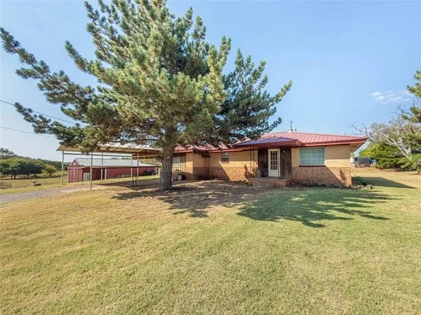 409 W 5th St, Foss, OK 73647