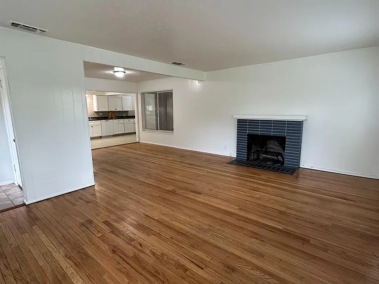 707 N Villa Ave — Photo 6