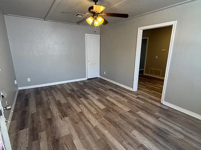 1122 Arkansas St — Photo 3