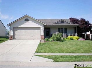 1492 Bridle Way Blvd, Columbus, IN 47201