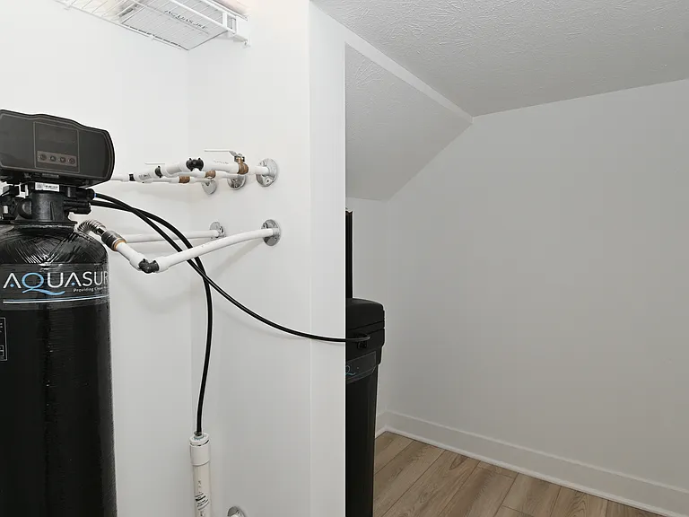 1728 Trinity Ln — Photo 37