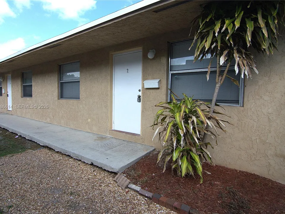 806 NW 10th St #1
