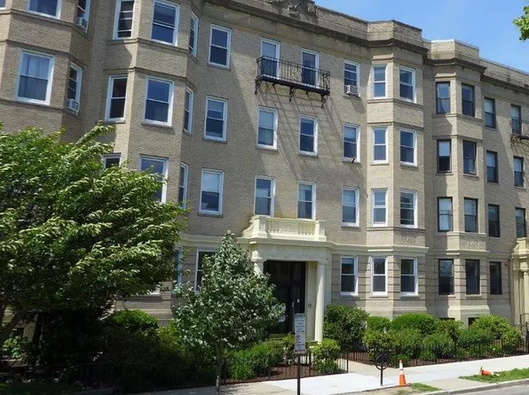 85 Park Dr APT 5, Boston, MA 02215