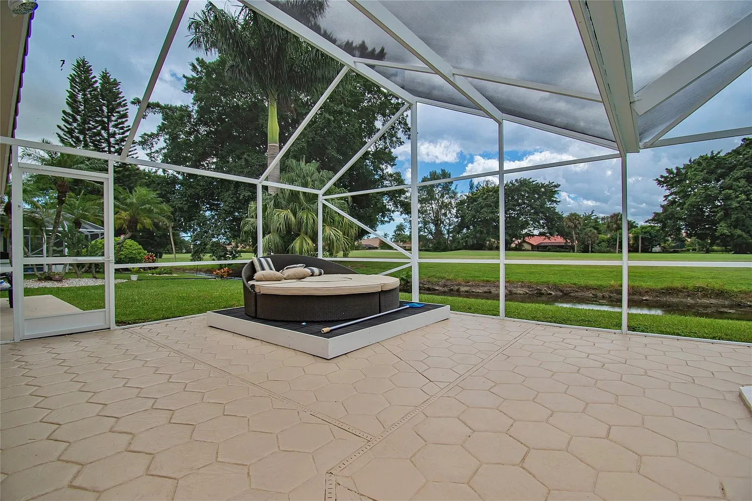 5 bed, 3.5 bath, 2531 sqft, $6,500 — Photo 3
