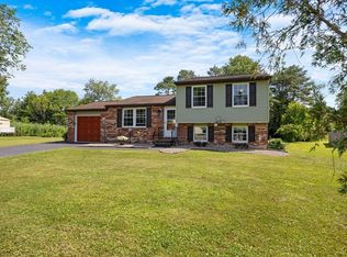 8120 Scotia Ln, Liverpool, NY 13090