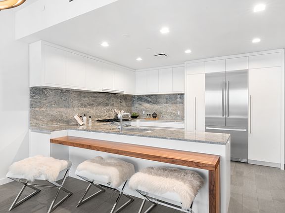 2nd image of 320 Adolphus Ave #Penthouse 13